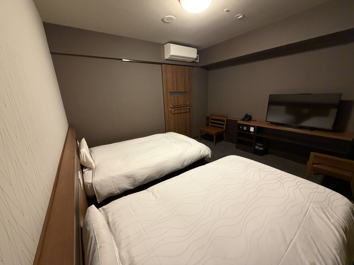 【ツイン◆約19.8㎡】120cm幅セミダブルベット2台