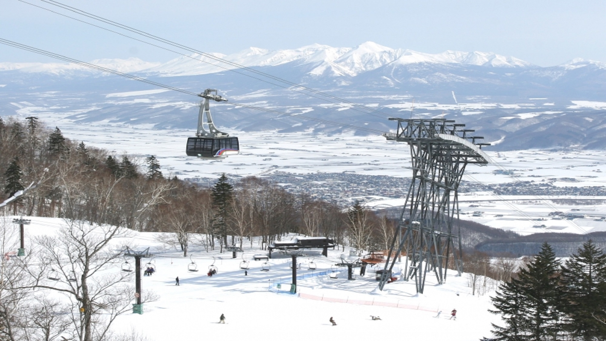 ■周辺情報　『富良野スキー場』当館から車で約15分