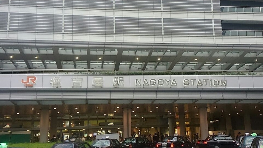 ＪＲ名古屋駅の玄関「桜通口」です。名古屋駅のタクシー乗り場もあります♪