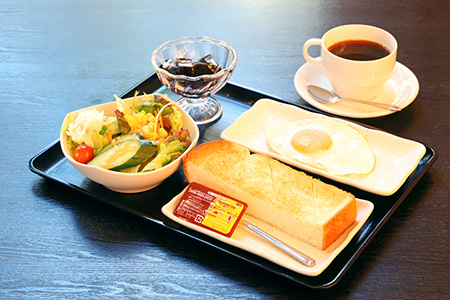 洋定食（一例）　まず和、洋定食から選んで頂き、さらにお茶漬けバイキングになります。