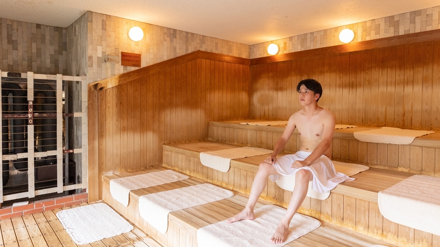 【サウナ】外気浴もできる休憩スペースがあります！