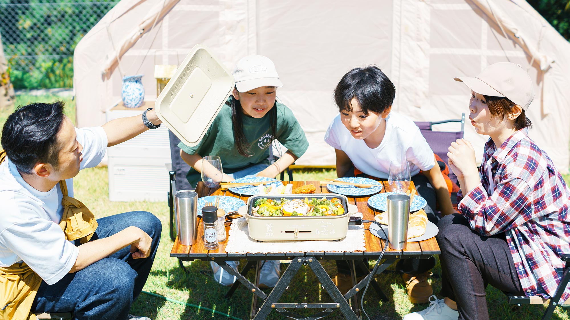 【RVキャンプ】じゃじゃーん！と蓋を開ければ、美味しそうな香りが広がり、ついつい前のめりに！