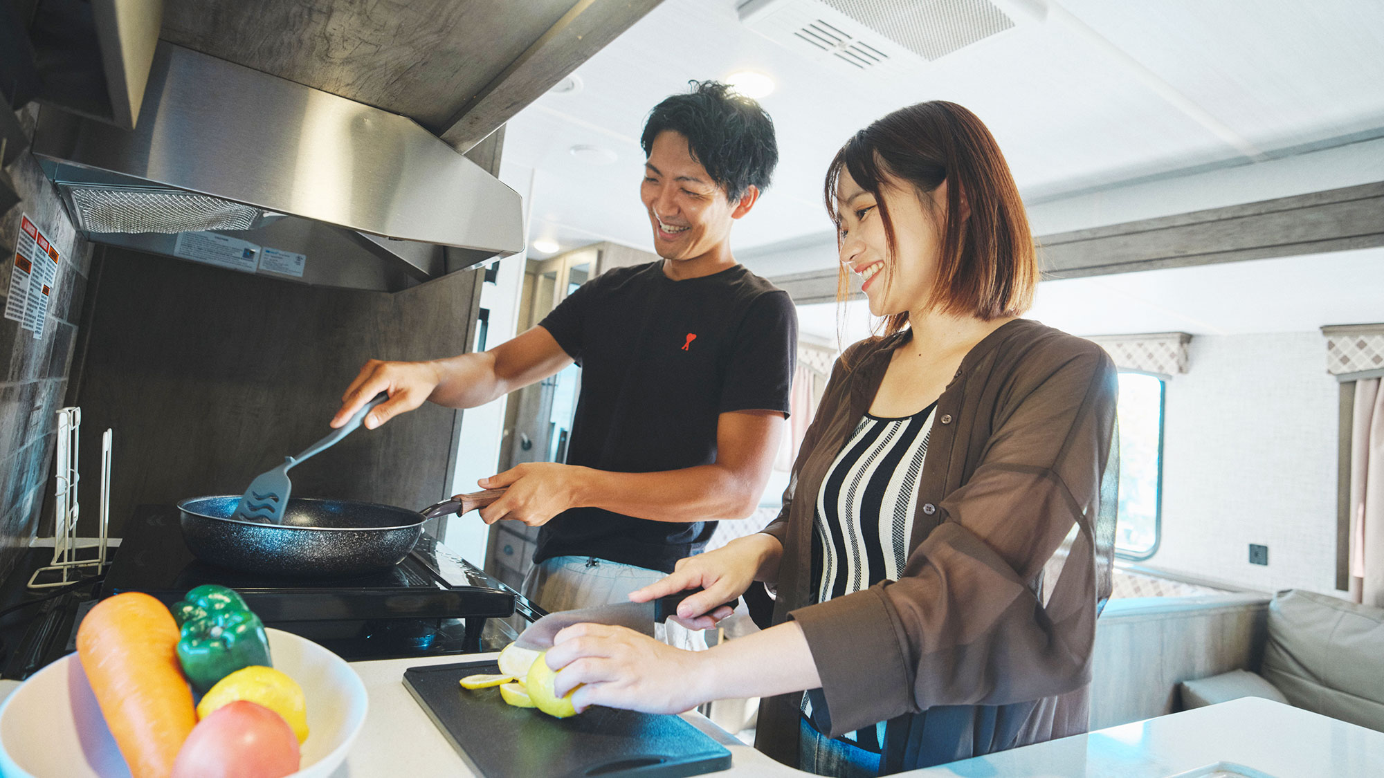 【トレーラーハウス／11ｍ】キッチンを完備した室内で好きな食材を持ち込んで料理をお楽しみいただけます