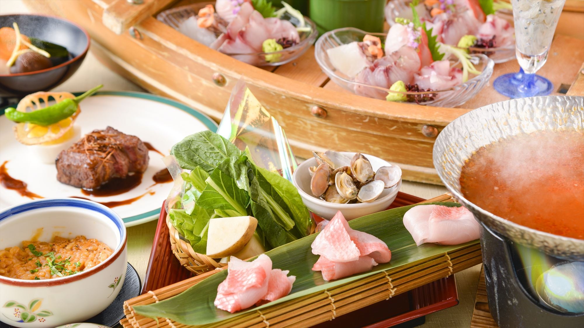 【夕食・朝食付】伊勢海老と蟹の和風ブイヤベースと愛鷹牛ステーキ   地魚舟盛り極み会席｜2月まで