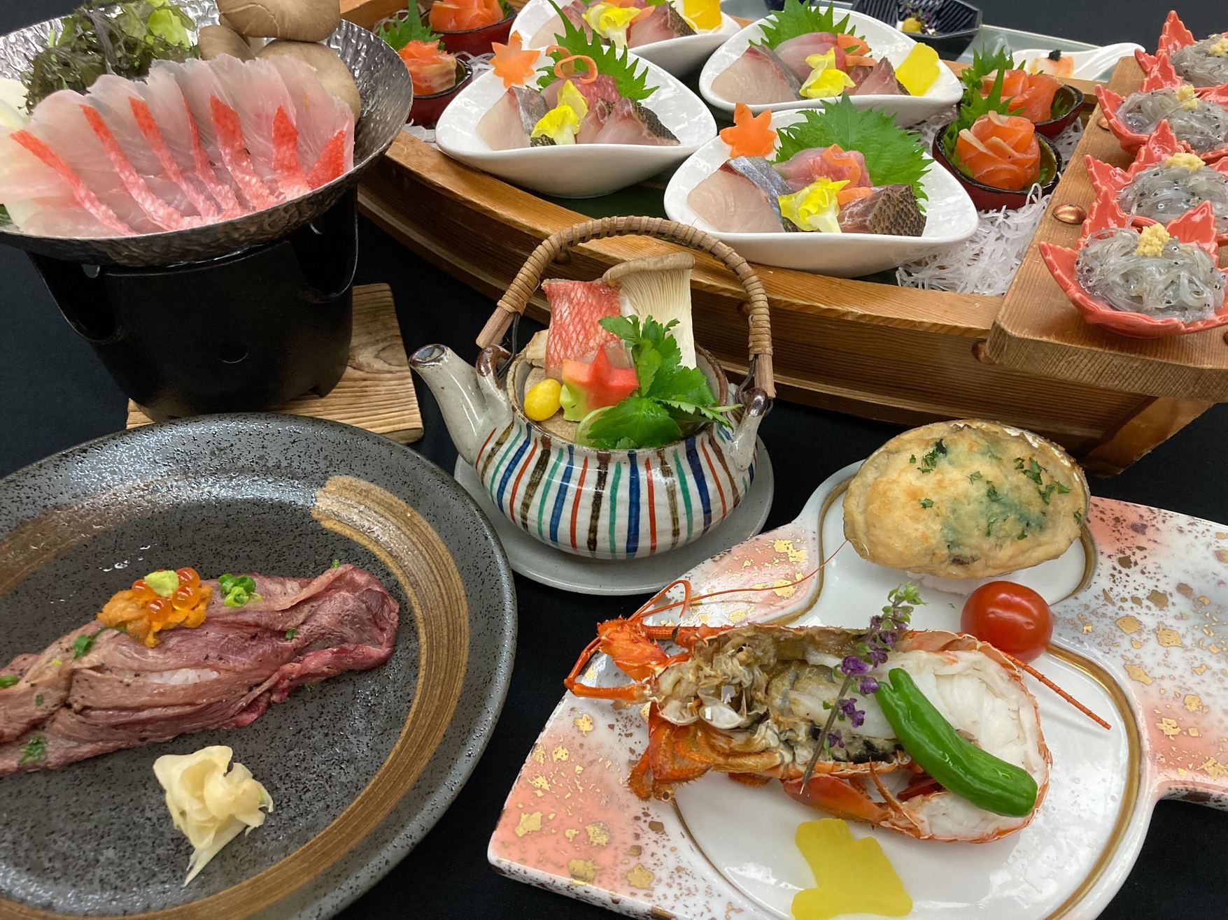 【夕食・朝食付】鮑蒸籠蒸し付 和王ヒレと海鮮炭火焼き　新鮮地魚6種舟盛り極み会席｜8月まで