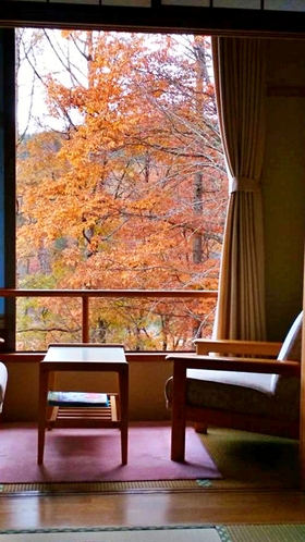 客室からの紅葉の眺め