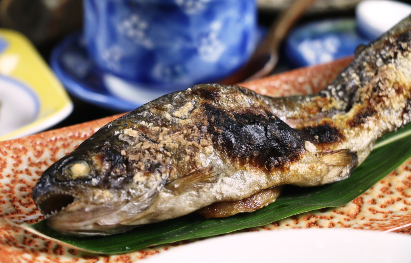 【夕食】地元産 ニジマスの塩焼き