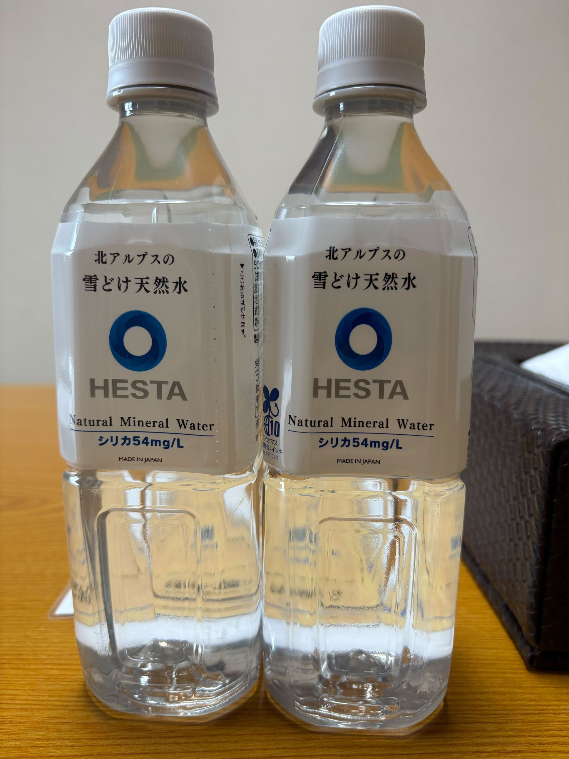 お水は、大人のお客様にお一人様1本ご用意しております。