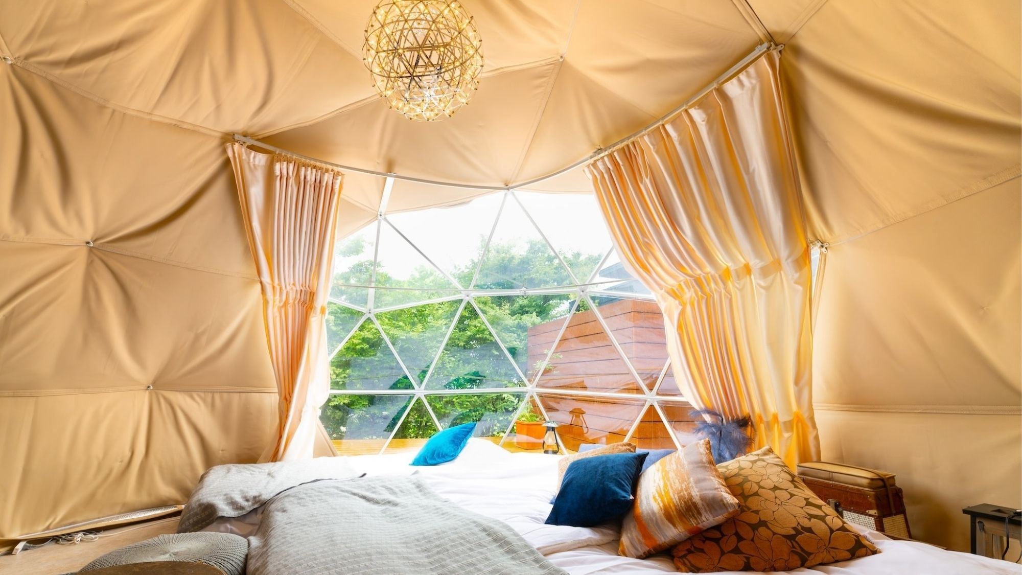 やわらかな日差しが差し込む、くつろぎのドーム空間。