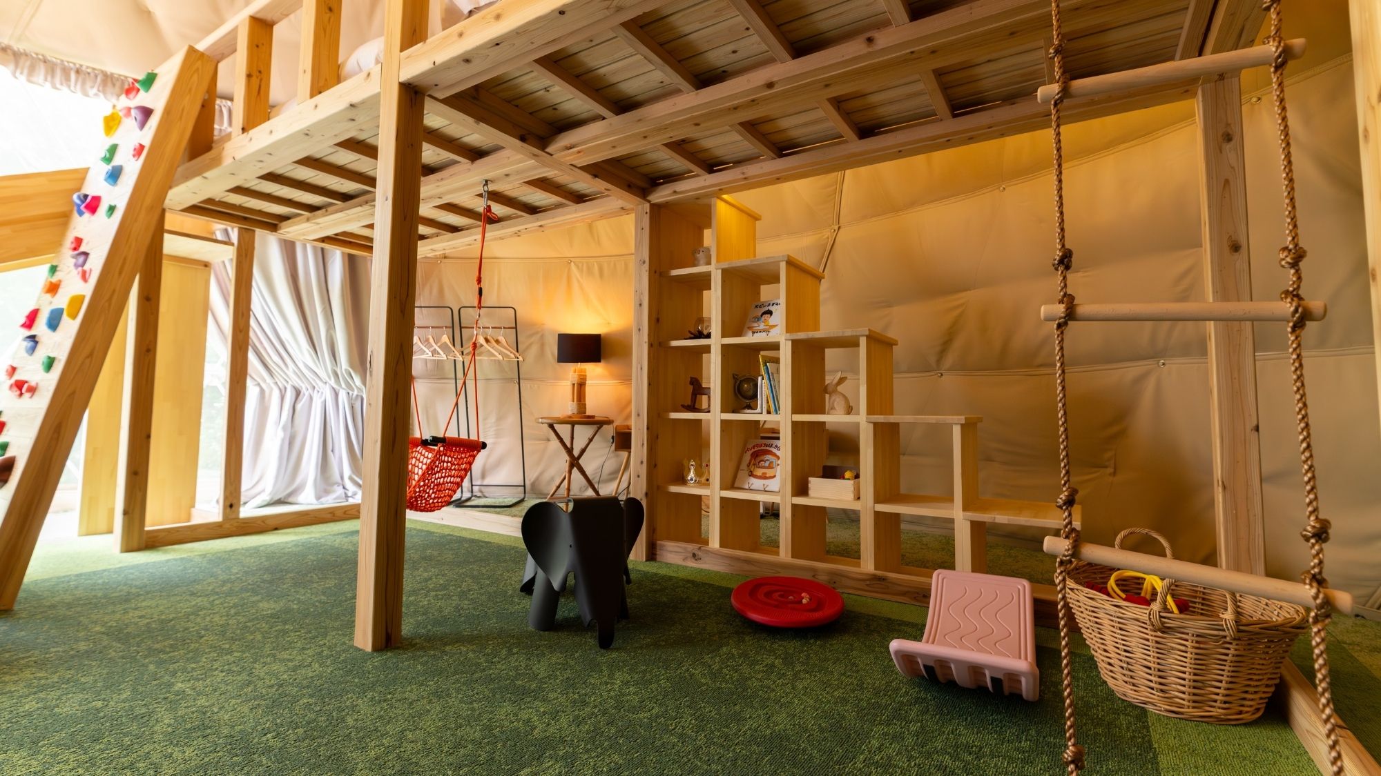 最大7名様まで宿泊可能。広々8m大型ドームで、三世代やグループ旅行にも最適です。