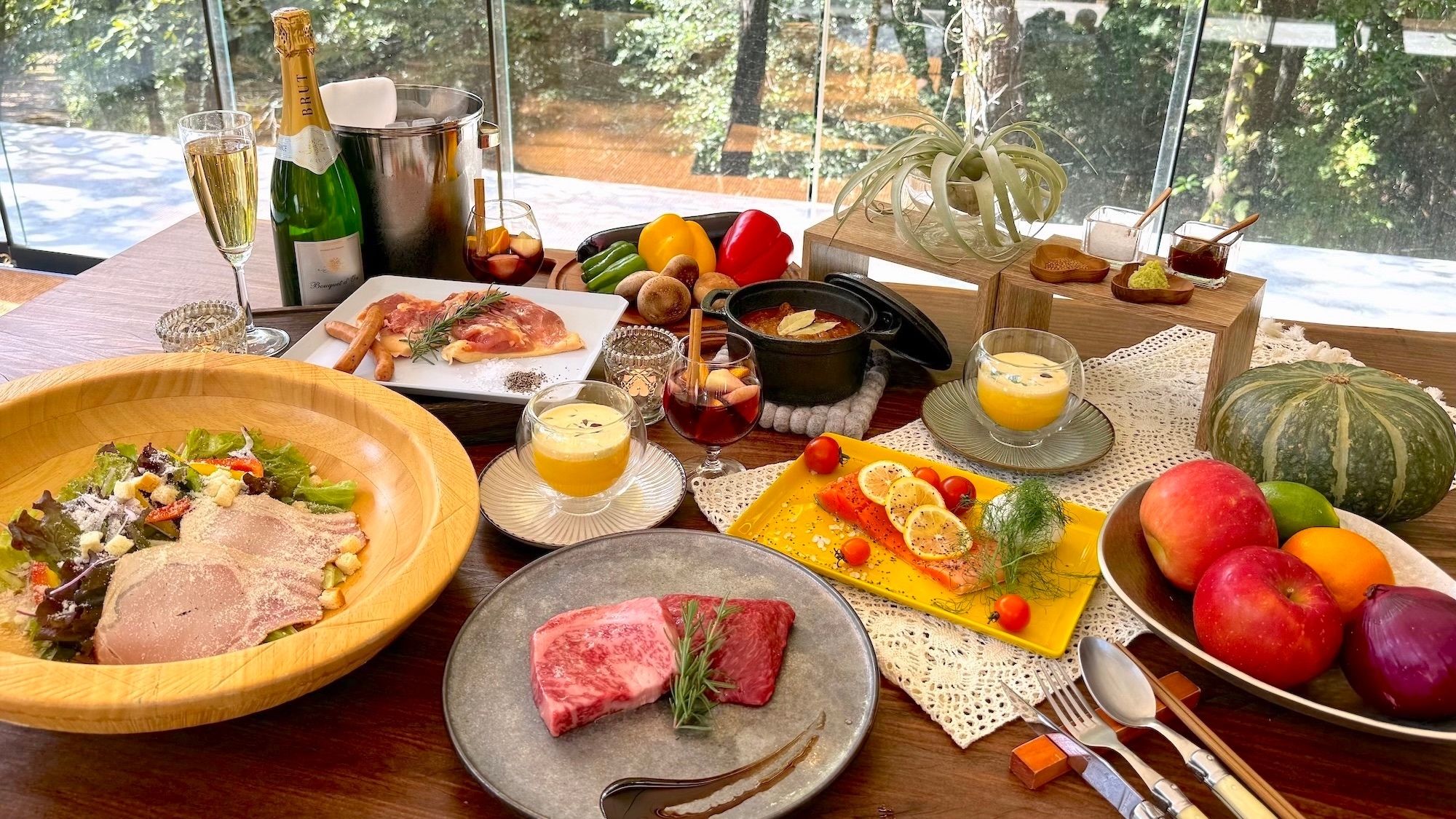 BBQソムリエ中山祐樹氏監修「季節のBBQ」。旬の味覚を豪快に焼き上げる、極上のBBQディナー。