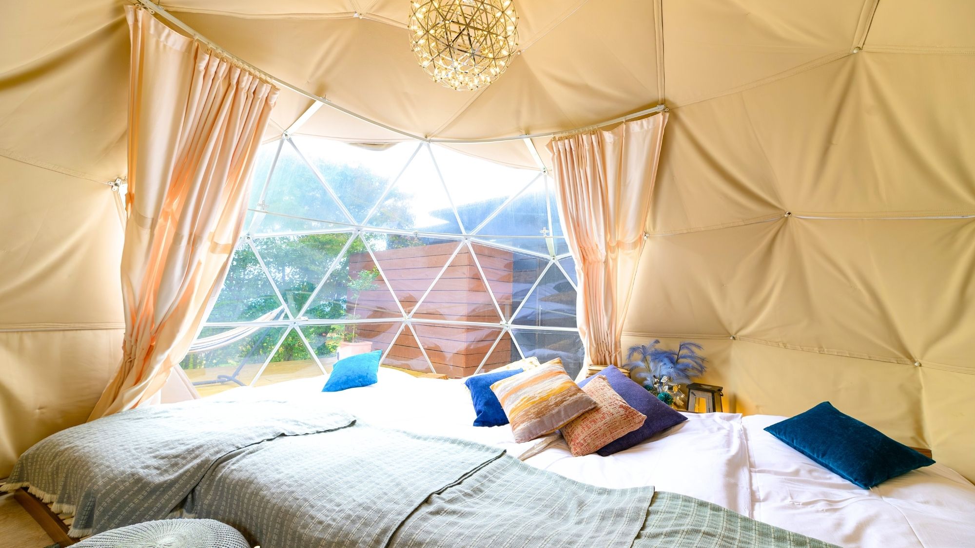 シングルベッド4台完備。最大4名様まで泊まれる快適なドームステイ。