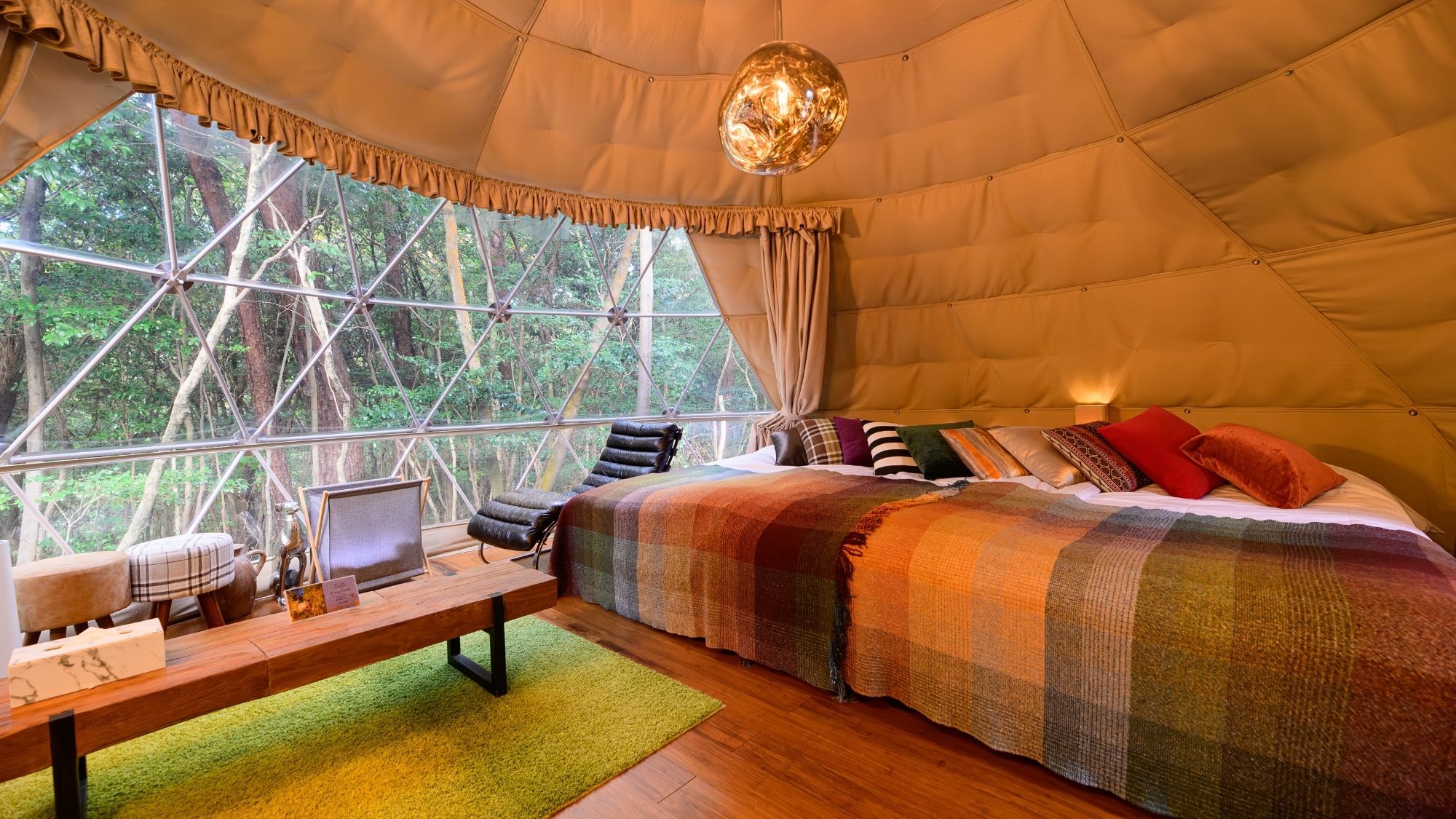 シングルベッド3台完備。マットレス対応で最大5名様まで、愛犬も家族もみんなで寛げる快適な空間。