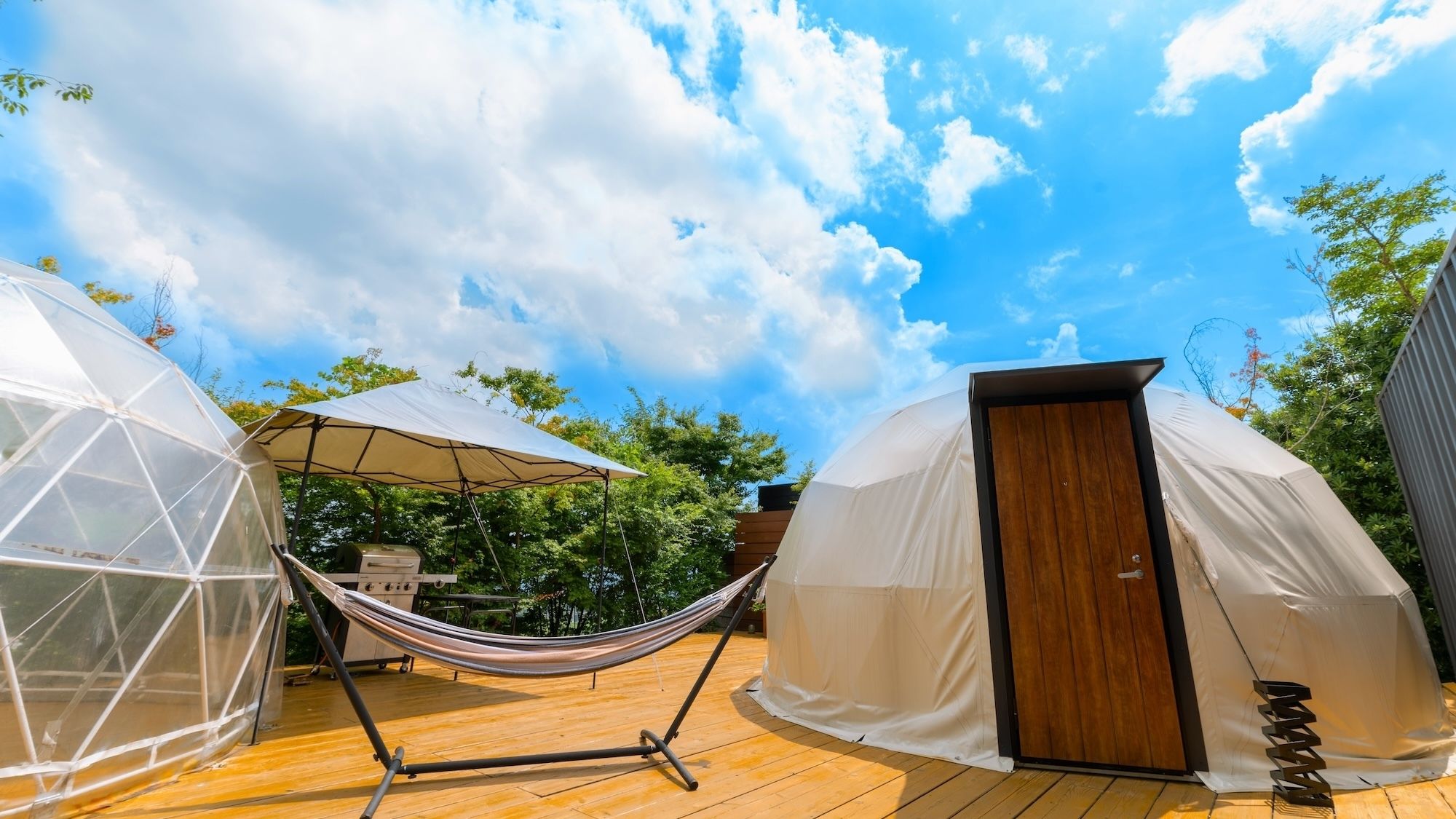 プライベートデッキでハンモックに揺られながら、贅沢な休日を。