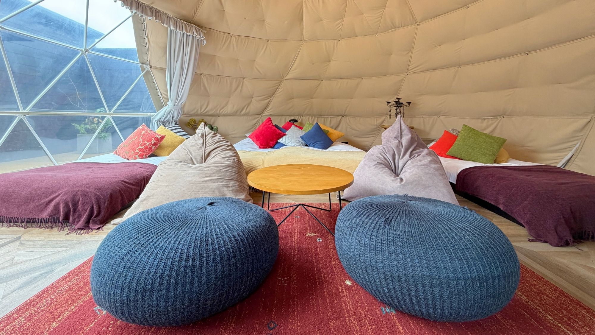 みんなで整うサウナ旅。ベッド4台完備、最大4名様の贅沢空間。