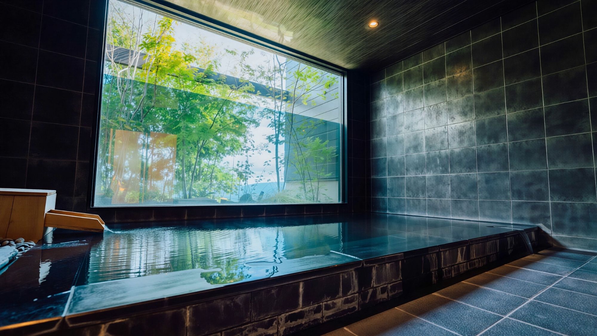 グランピングで楽しむ本格温泉。別府の名湯を引き込んだ「美白の湯」をお楽しみください。