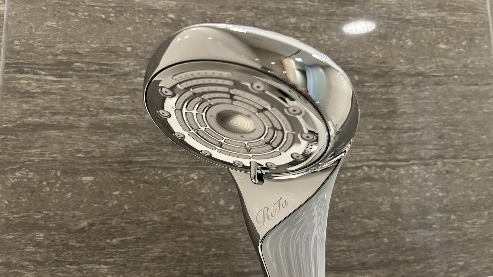 バスルーム（シャワーヘッド）