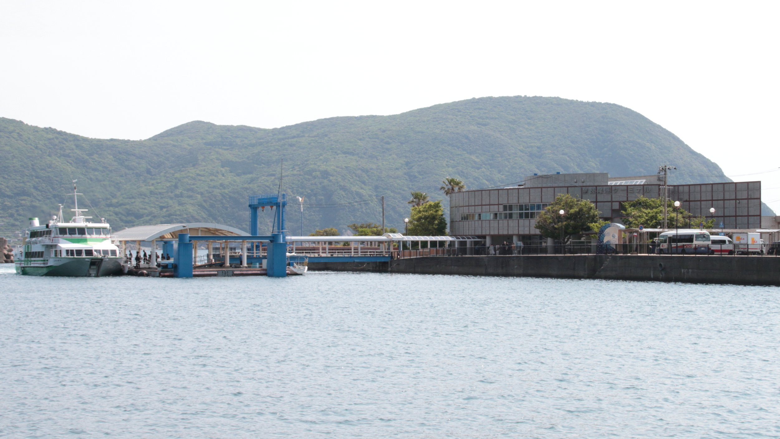 奈良尾港（ホテルより車約5分、又は徒歩約10分）