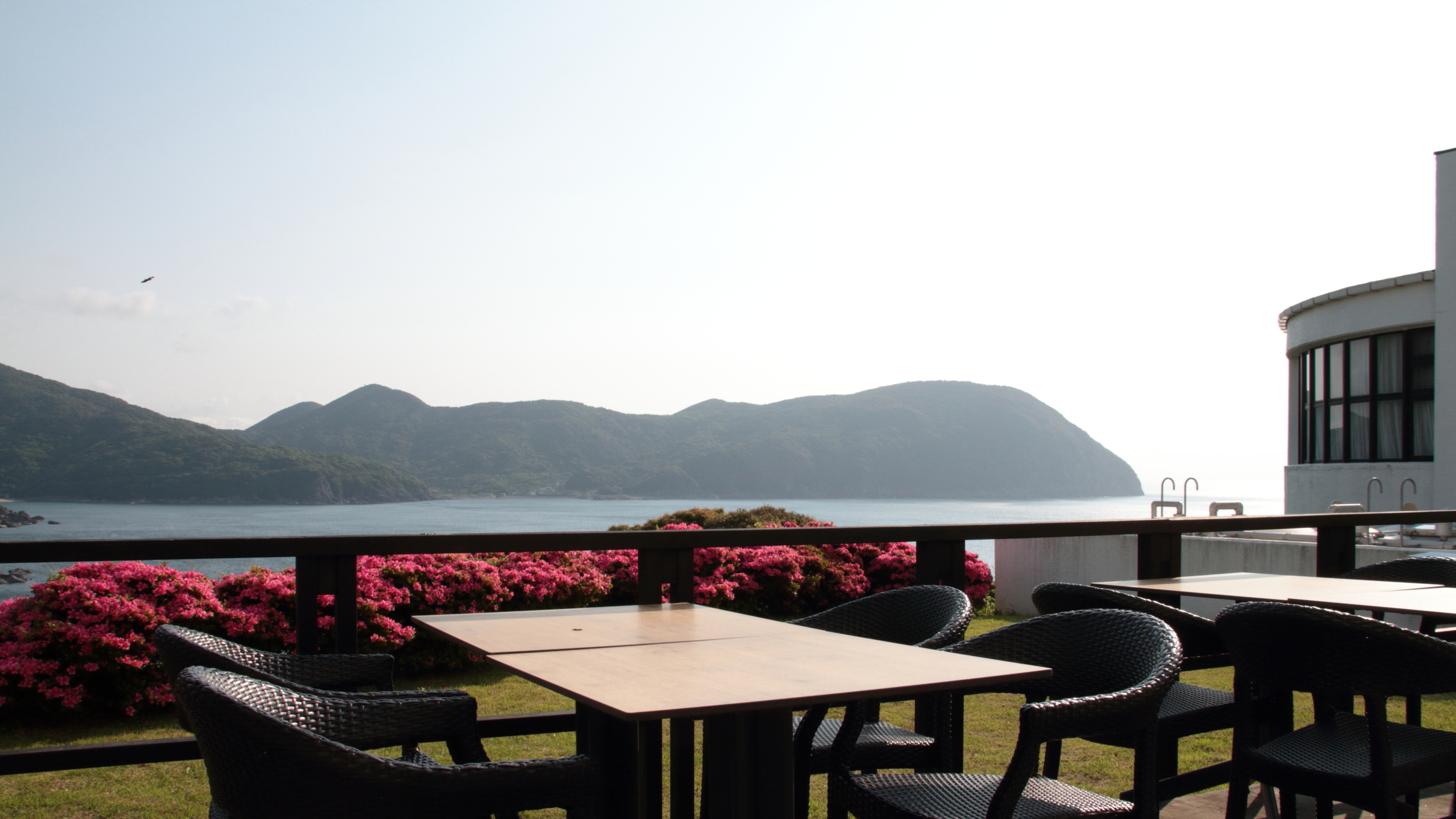 レストランバルコニー席　五島の潮風を感じながら島の幸を存分にお楽しみください