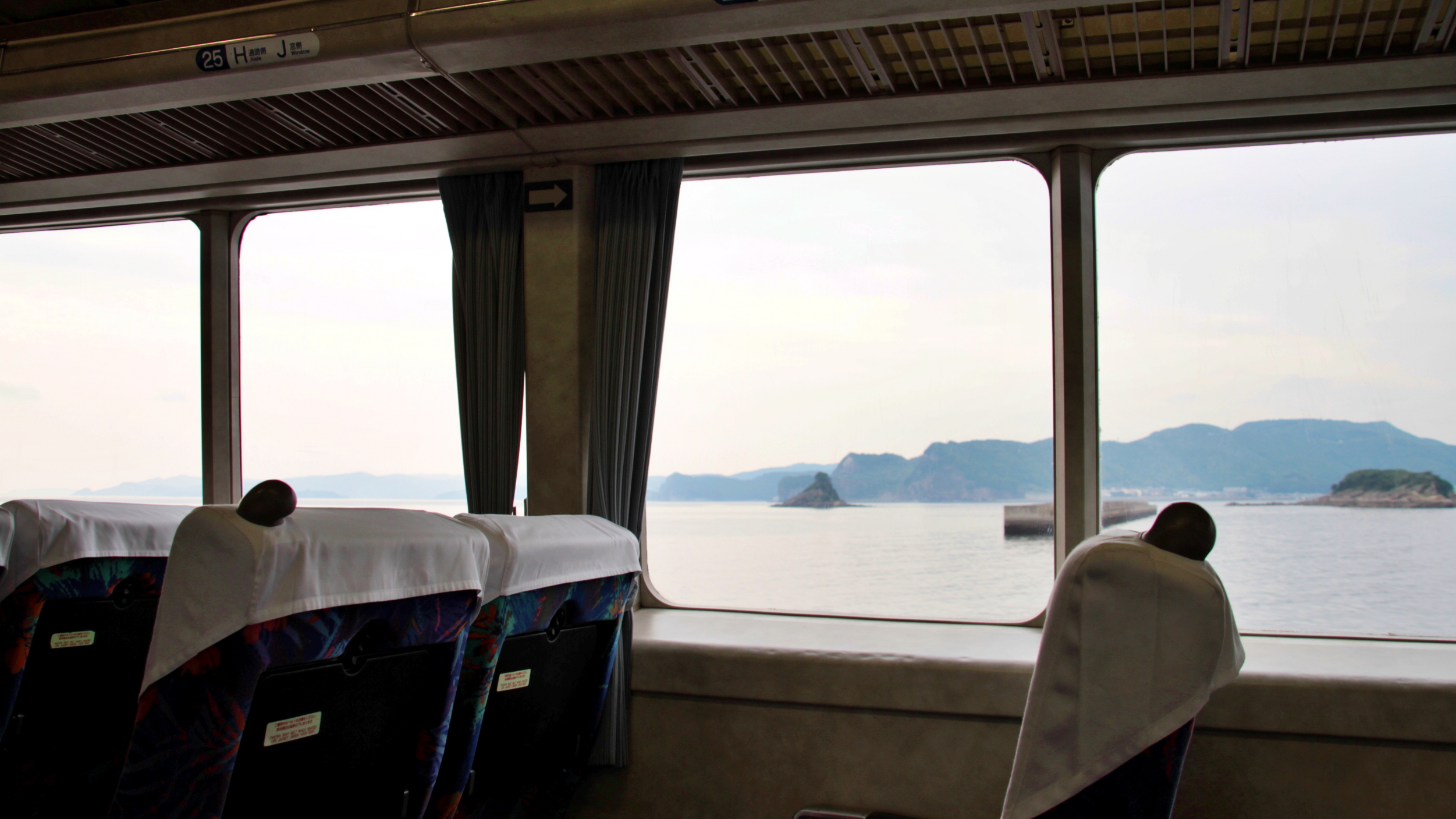 長崎港発ジェットフォイルの窓から眺める景色