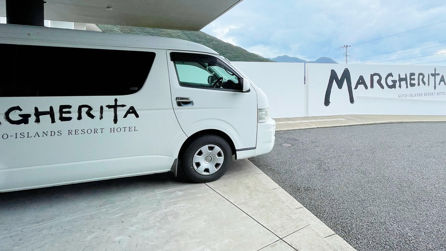 ホテル最寄りの奈良尾港まで送迎を実施しております。ホテルまでご連絡ください。