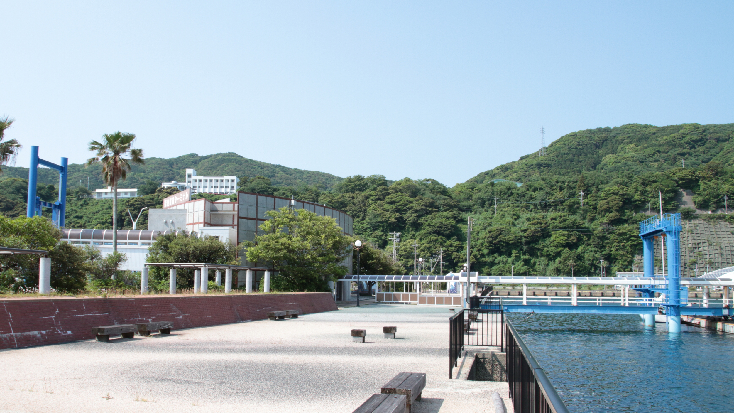 奈良尾港周辺（ホテルより車約5分、又は徒歩約10分）