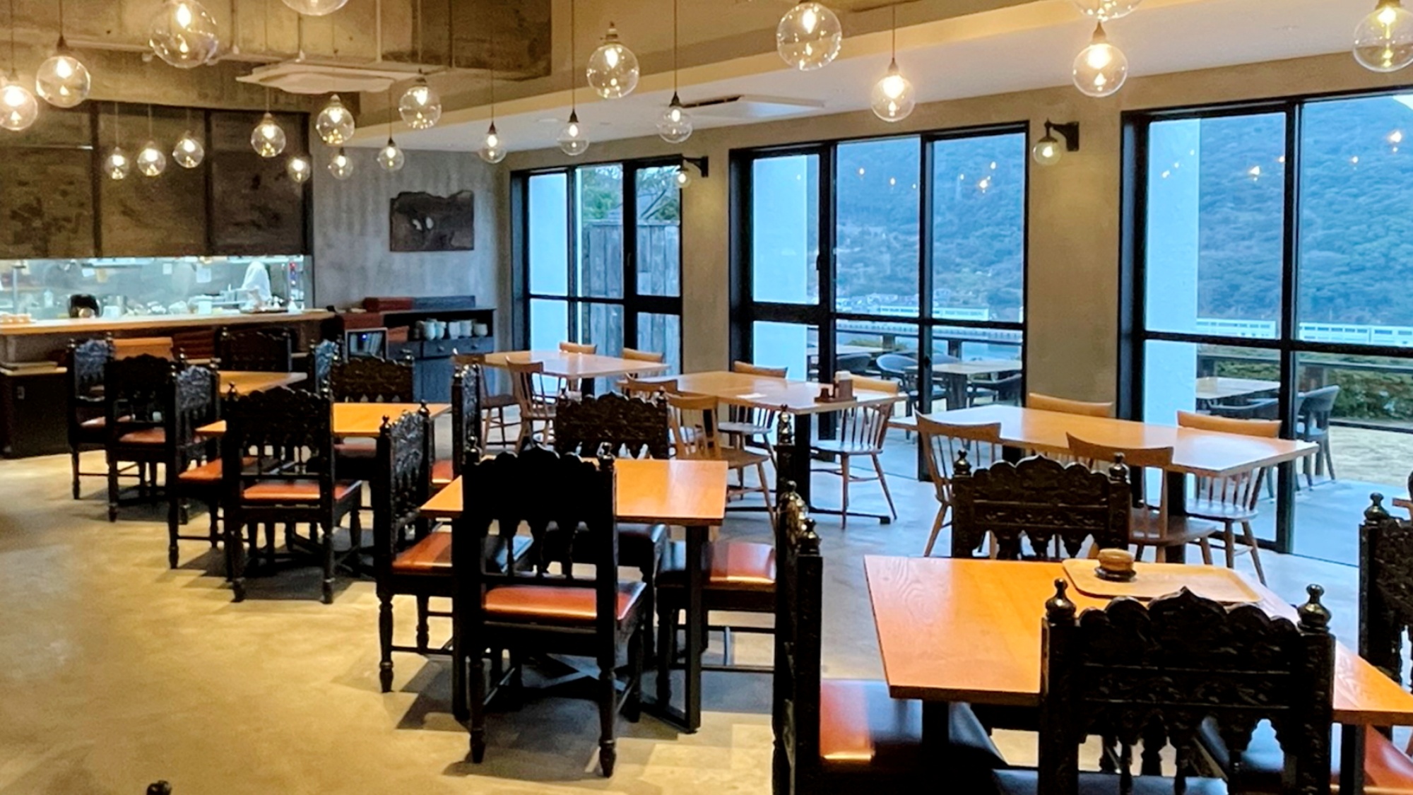 レストラン店内／海ト空〇ト星（うみとそらまるとほし）和食を主とするレストランです。