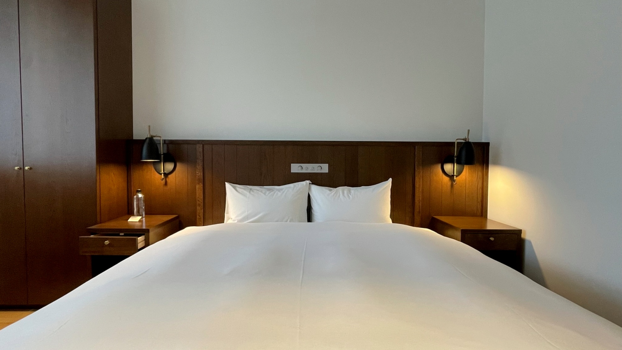 スーペリアダブル／20平米とコンパクトながらゆったりとお寛ぎいただけるダブルベッドをご用意しておりま