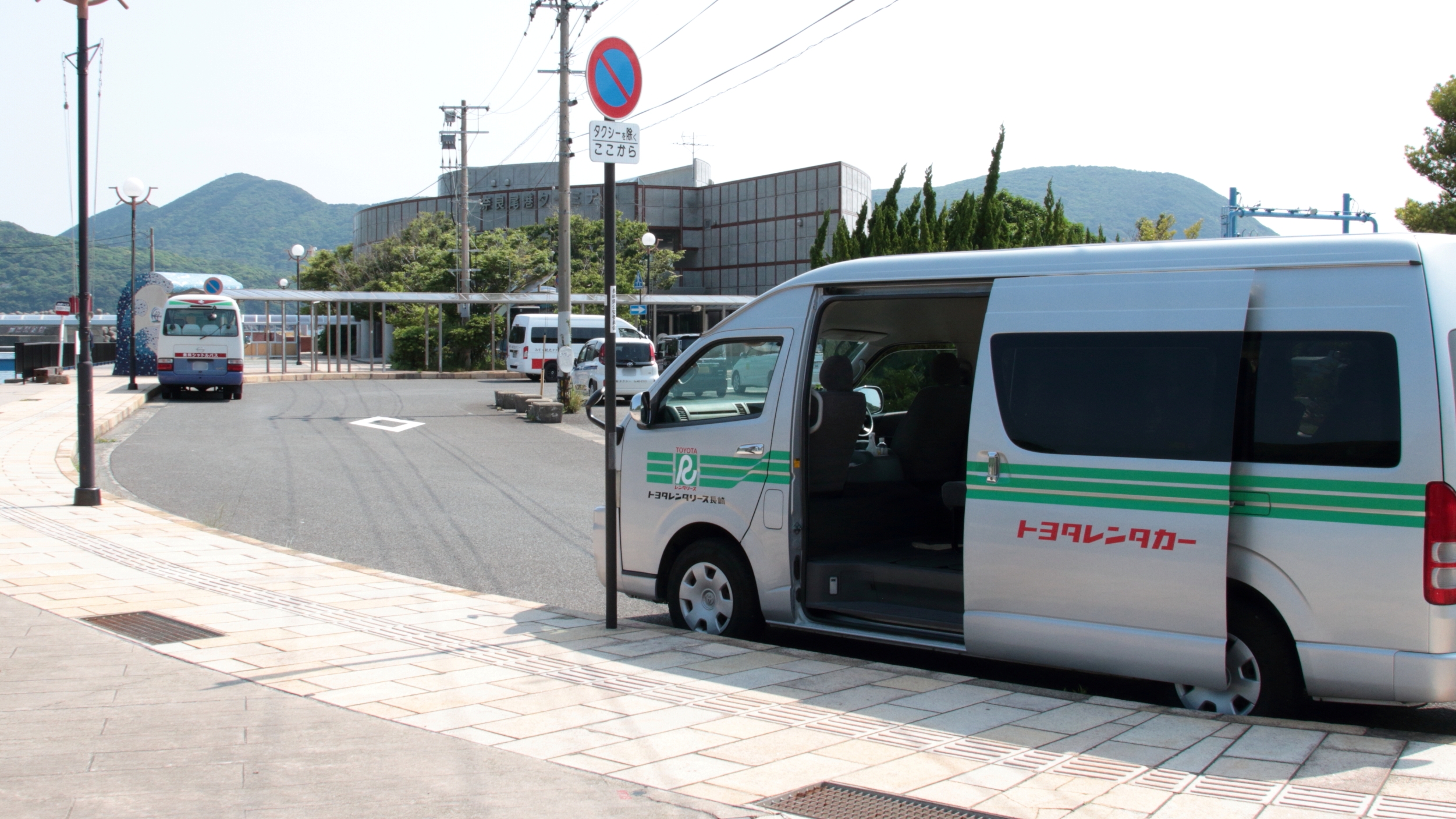 奈良尾港へトヨタレンタカー奈良尾店の送迎も可能（お問い合わせはトヨタレンタカー奈良尾店まで）