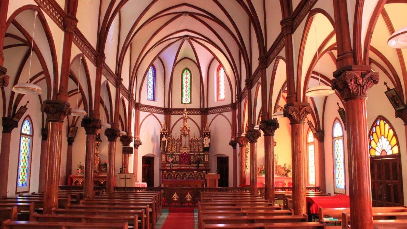 青砂ヶ浦天主堂　国の重要文化財に指定された赤レンガ造りの教会です。（ホテルより車約40分）