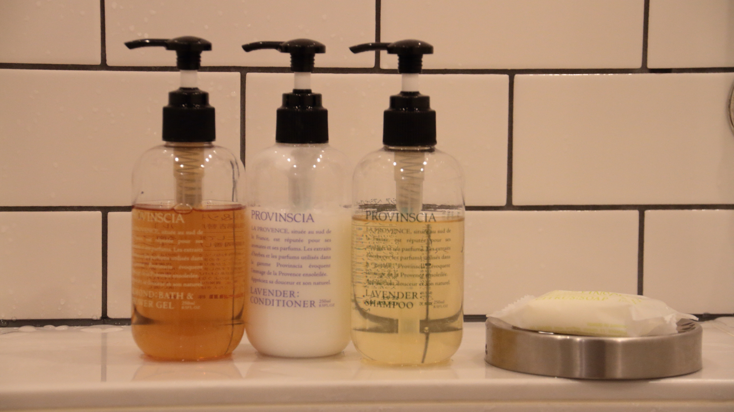  デラックスタイプ以上のお部屋に備わるお風呂です。洗面、トイレ別　一例