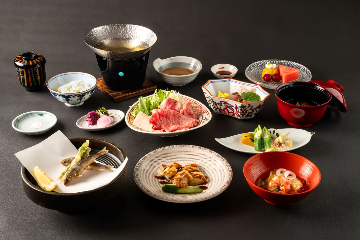 【特別大和懐石】夏・季節の素材で彩り豊かに仕上げた夏の懐石料理をお楽しみください。