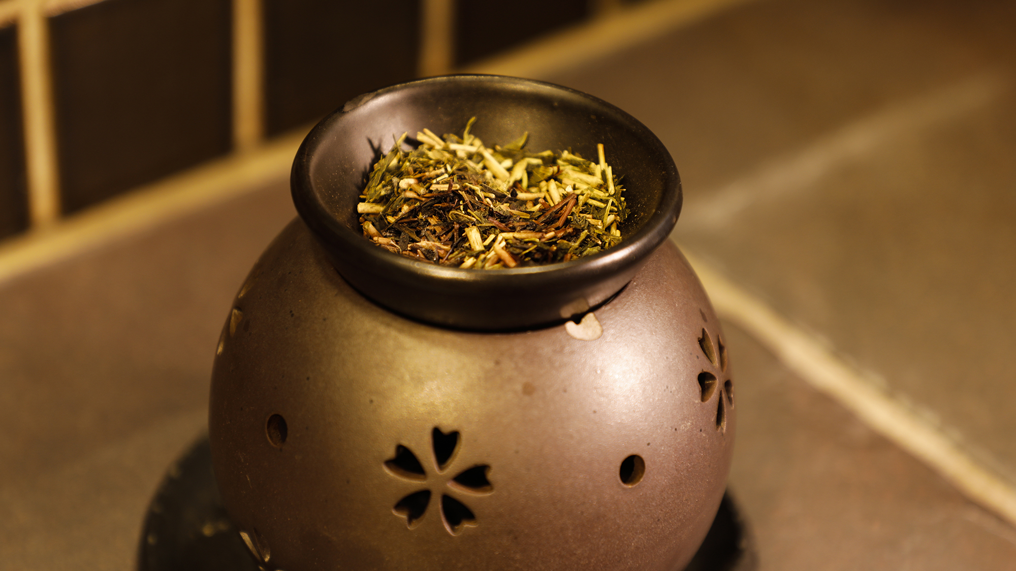 【茶の湯】茶香炉で焚いた香り高いお茶の香りに包まれて…