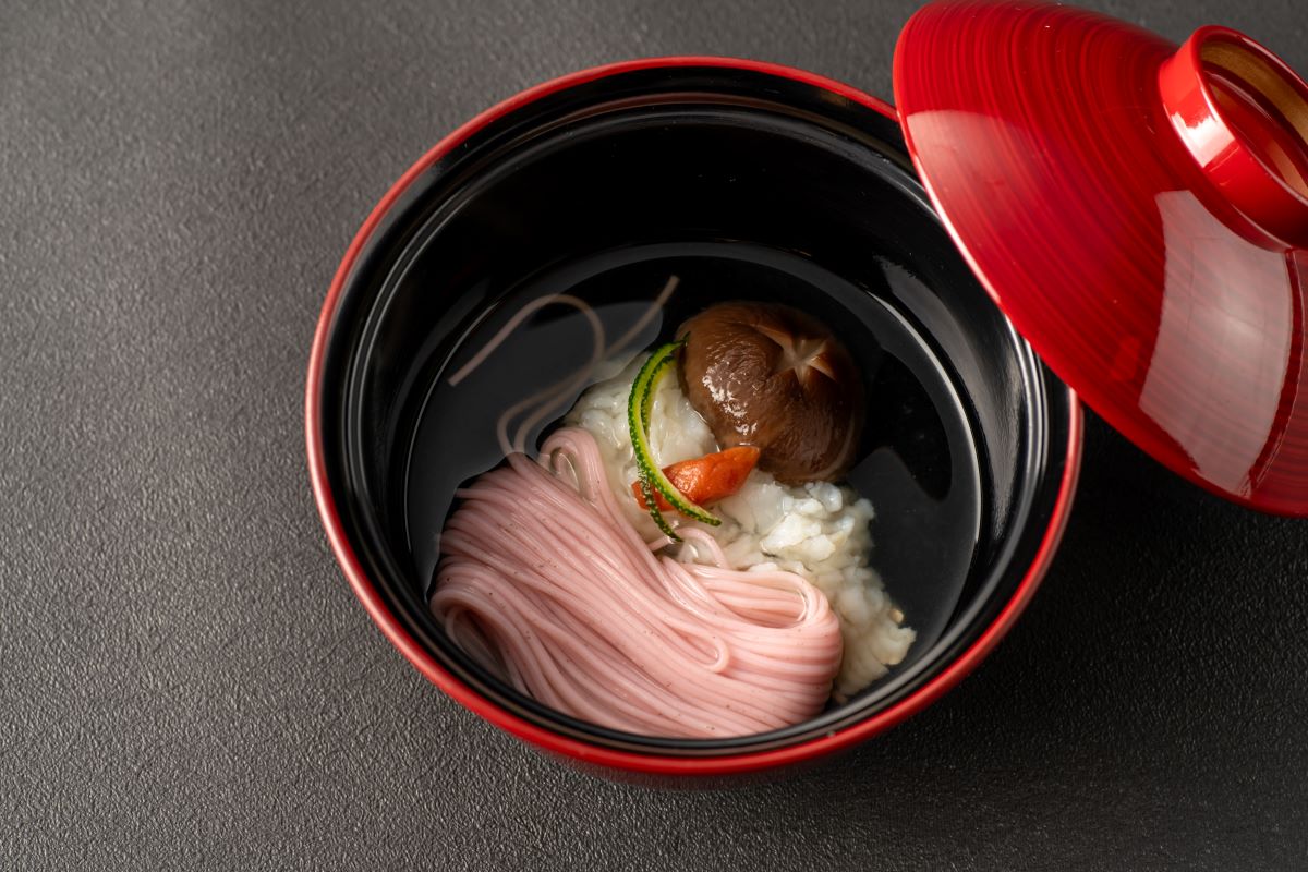 【特別大和懐石】夏・季節の素材で彩り豊かに仕上げた夏の懐石料理をお楽しみください。