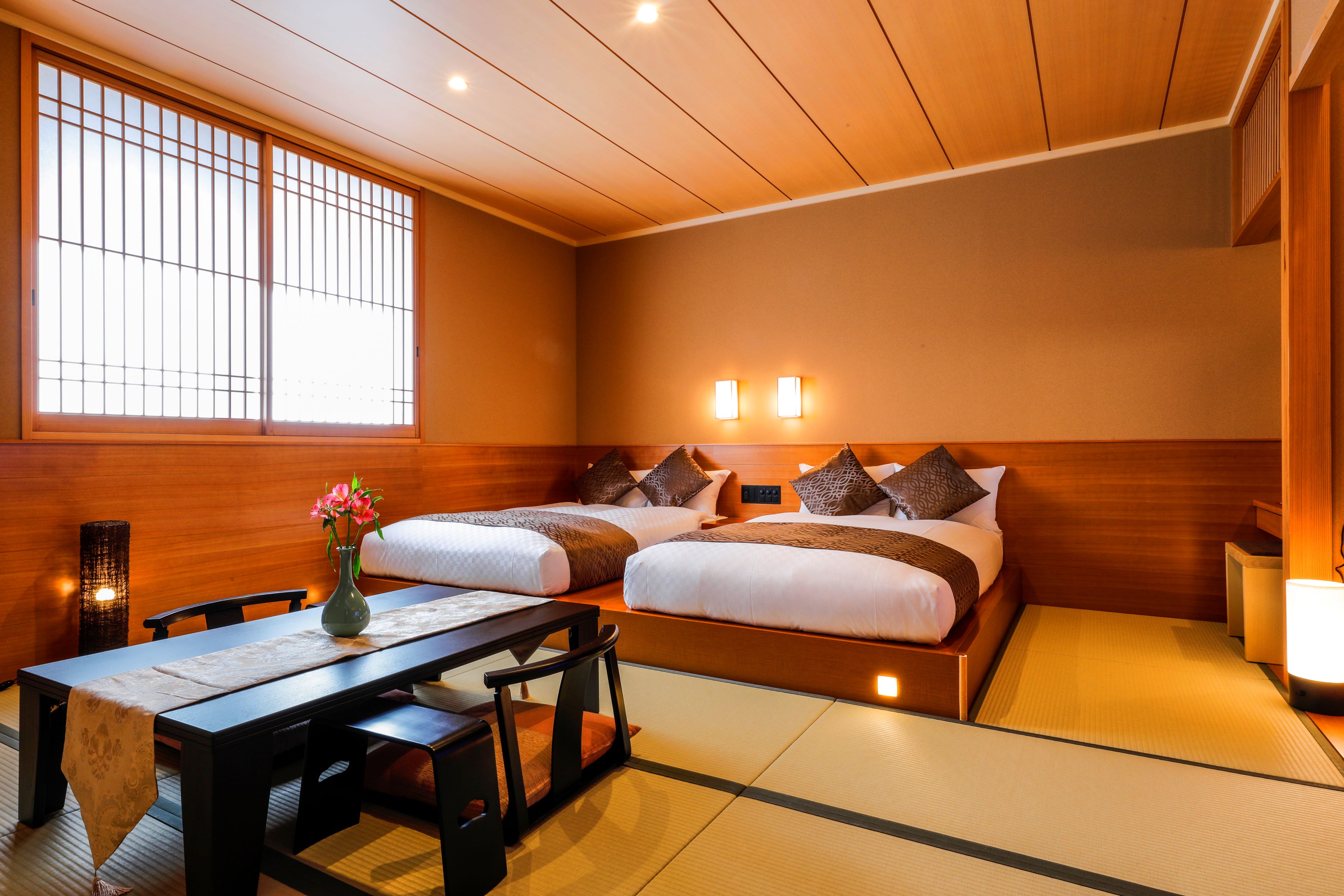  ■西方館 デラックス（37.5平米/ツイン・和洋室/定員4名/ベッドルーム/バス・トイレセパレート