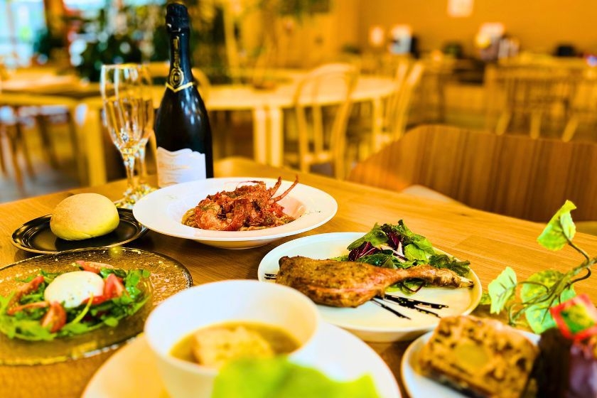 【料理を味わいたい方】夕食はレストランでゆったりと〜季節のディナープラン（夕朝食付き）