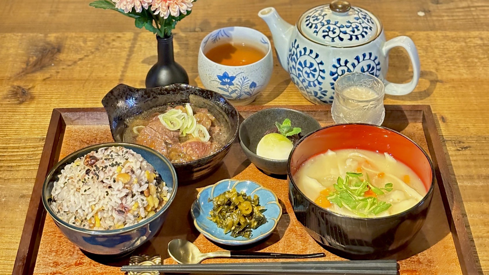 【朝食付】部屋タイプおまかせ　室数限定　■馬すじ煮込みとだご汁定食〈TSUBOI SOUP〉■