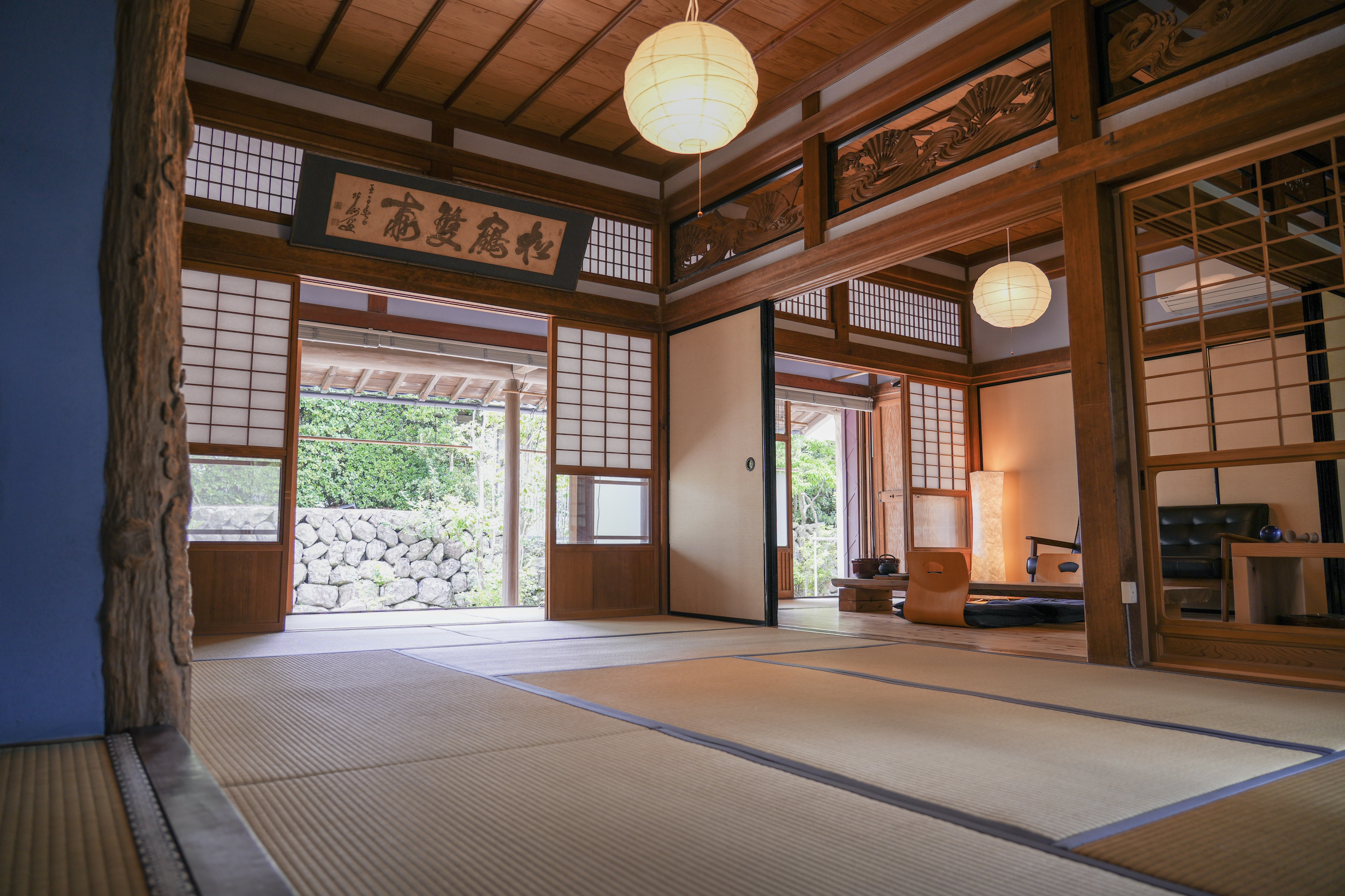 離れ棟はお布団でお休みいただく和室の客室です。