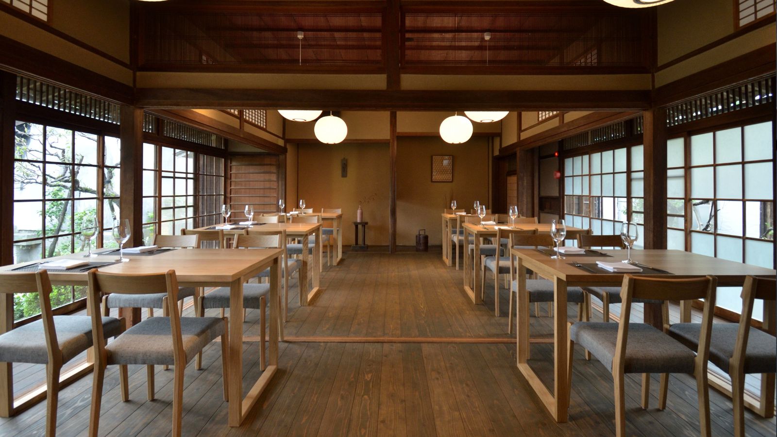【ダイニング】地産地消をテーマにその土地の食材や名産を取り入れたレストラン