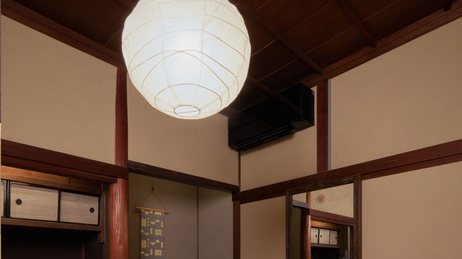 VMGグランド 206（KOUKOTEI／2名定員）建築当時の趣をそのままに快適に修復した空間です。