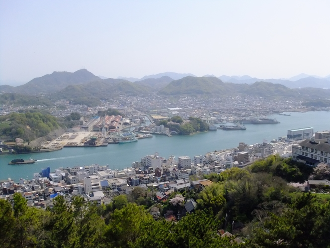 山頂・千光寺公園からの景色が絶景です。