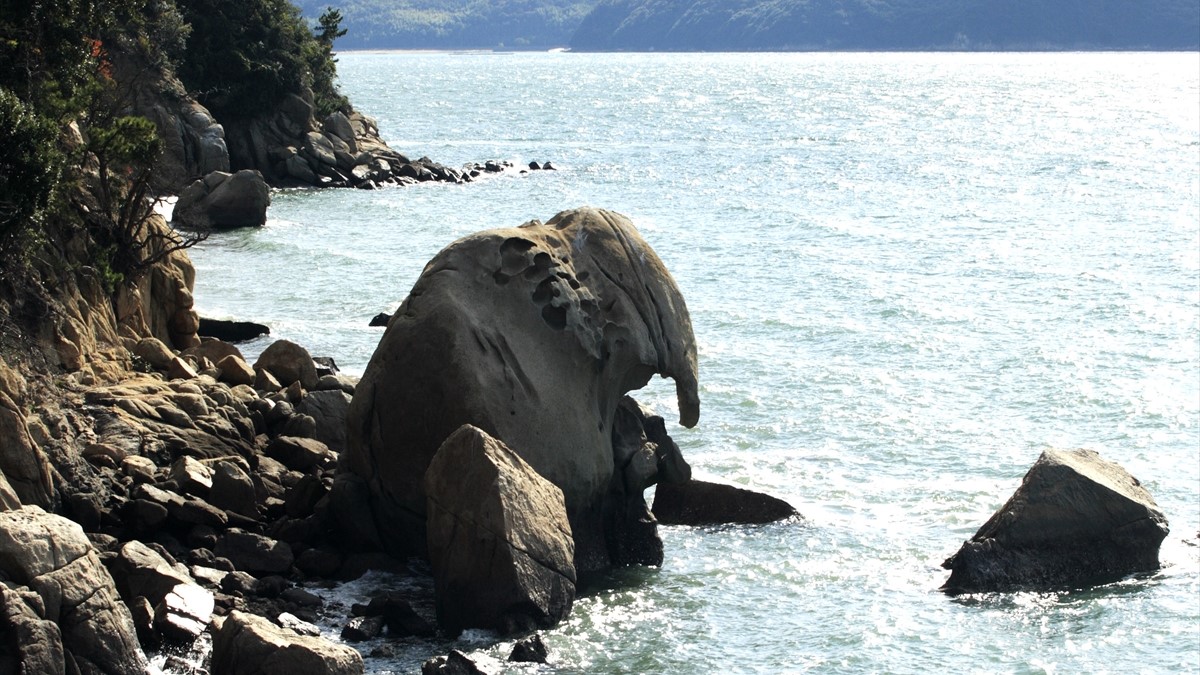 写真提供：岡山県観光連盟　象岩