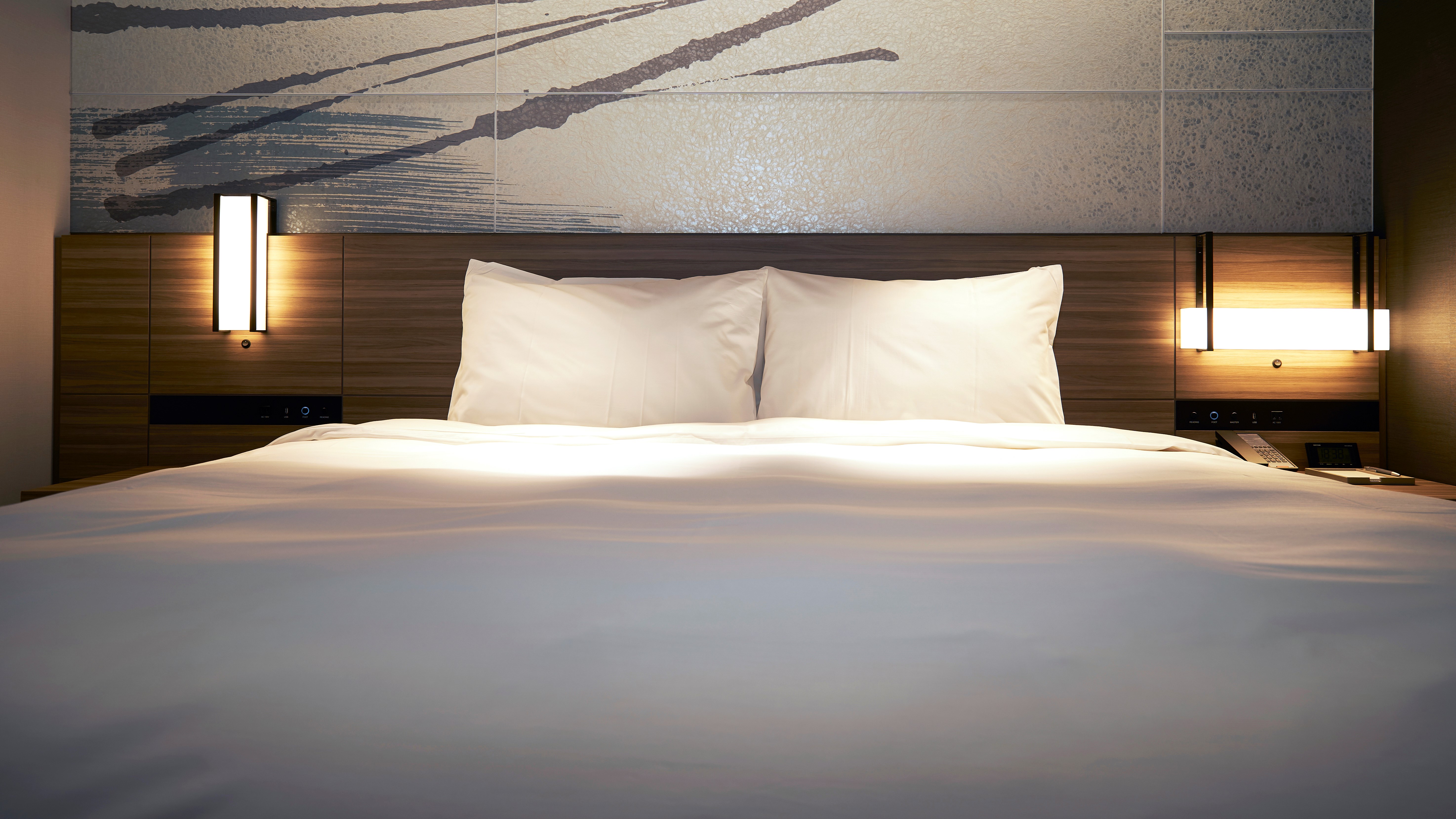 ：質の高い眠りと目覚めをお届けするシモンズ製ベッドを全室に導入しております