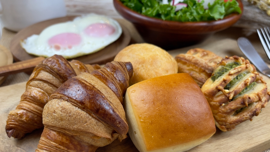・【朝食バイキング】焼き立てパンが大人気