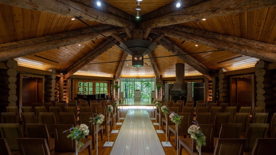 森彩の教会(内装)　～神聖なる森で、愛と絆を誓う。ニドムウエディング～