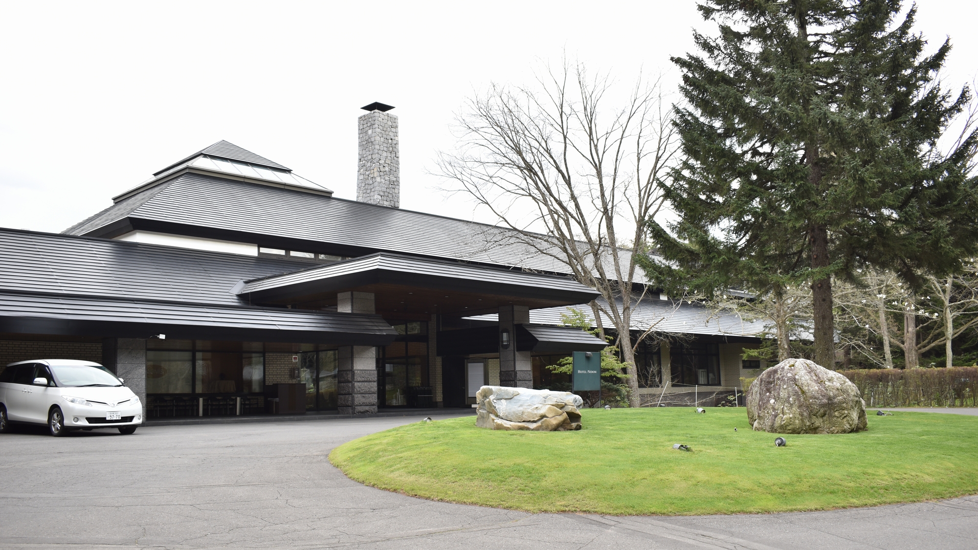 ◆ホテルニドム本館　外観