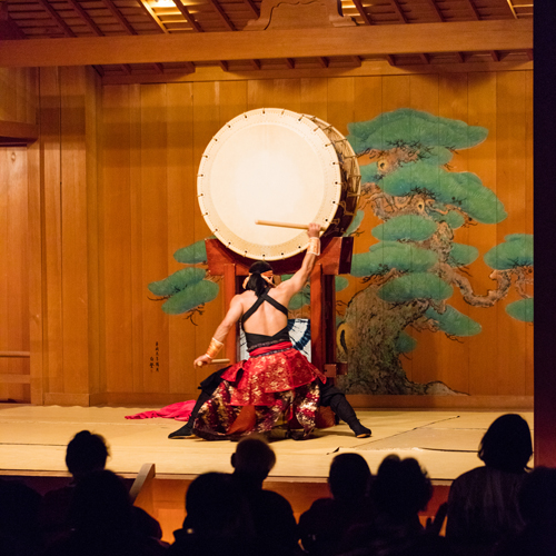 ＜紫宸殿の宴-4＞　夕食後のひとときをお楽しみください　※休演期間あり