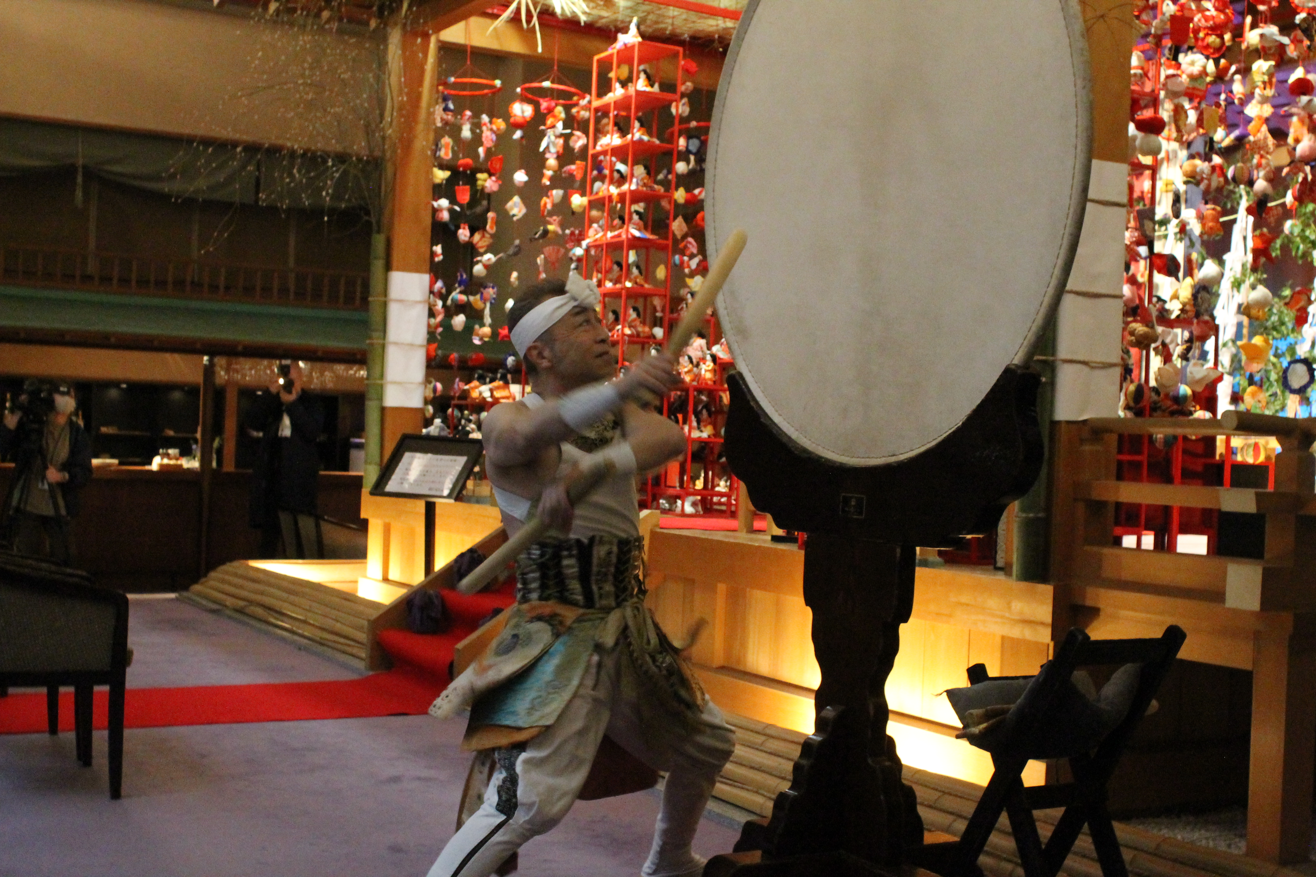 奉納太鼓には、吟 遊打人 塩原良様の見事な太鼓