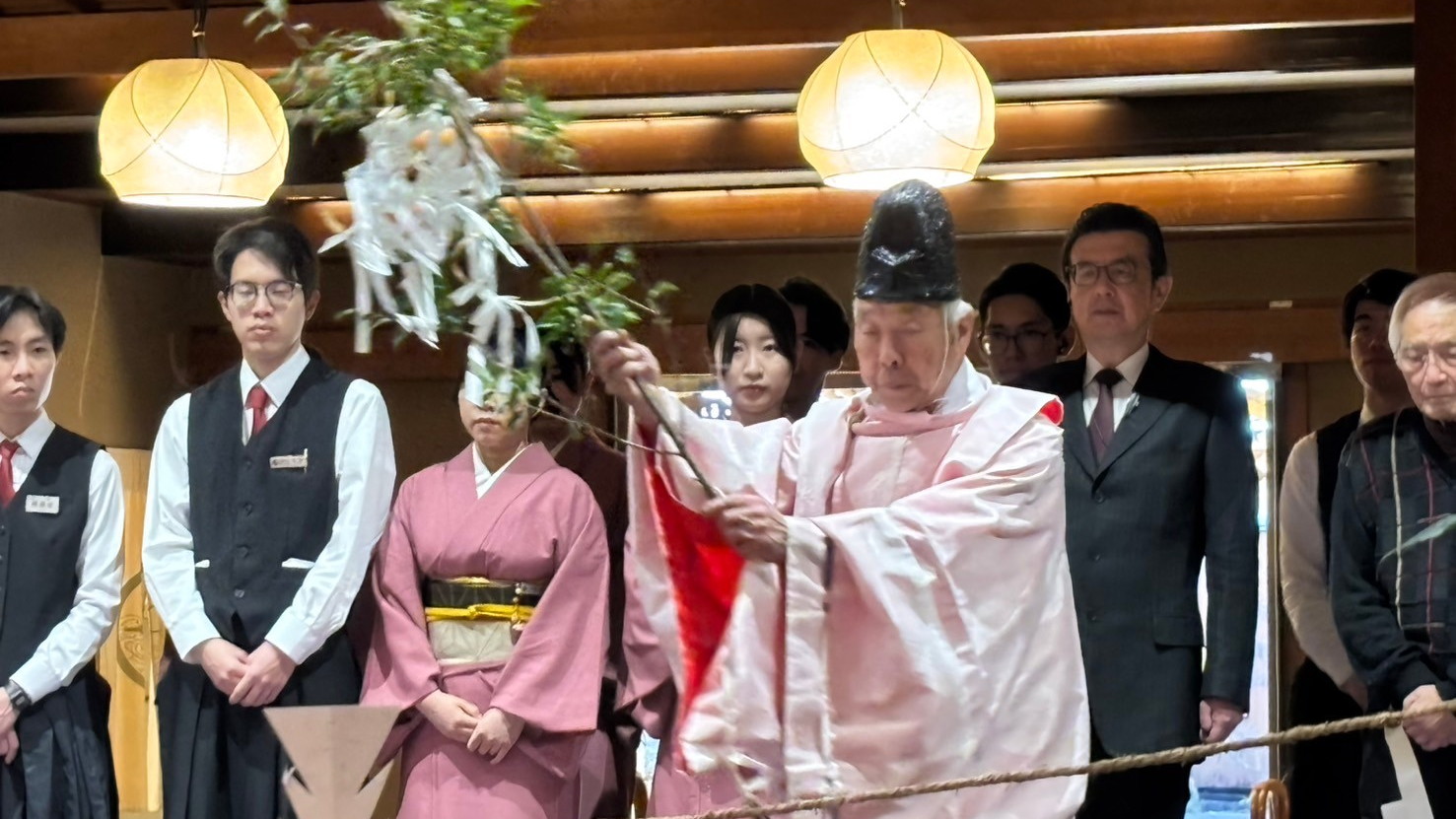 元旦に阿智神社の宮司様に 執り行っていただいた際の 神事の様子です