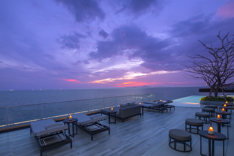 ルーフトップバー